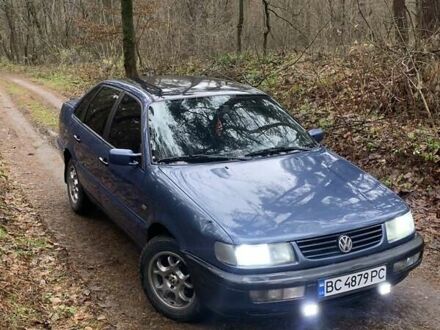 Синий Фольксваген Пассат, объемом двигателя 1.78 л и пробегом 340 тыс. км за 2550 $, фото 1 на Automoto.ua