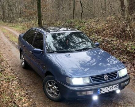 Синий Фольксваген Пассат, объемом двигателя 1.78 л и пробегом 340 тыс. км за 2550 $, фото 1 на Automoto.ua