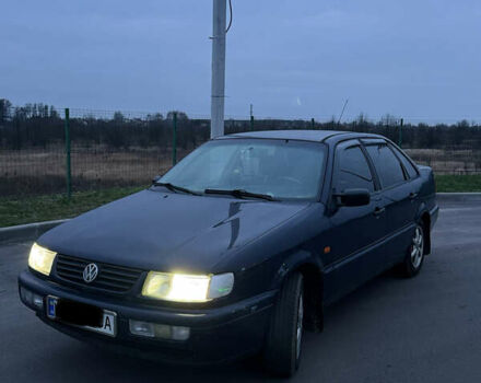 Синій Фольксваген Пассат, об'ємом двигуна 2 л та пробігом 369 тис. км за 2100 $, фото 1 на Automoto.ua