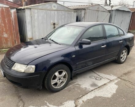 Синий Фольксваген Пассат, объемом двигателя 1.6 л и пробегом 307 тыс. км за 1550 $, фото 1 на Automoto.ua