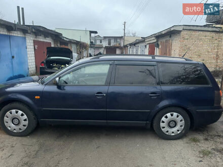 Синий Фольксваген Пассат, объемом двигателя 1.8 л и пробегом 382 тыс. км за 3500 $, фото 1 на Automoto.ua