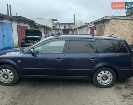 Синий Фольксваген Пассат, объемом двигателя 1.8 л и пробегом 382 тыс. км за 3500 $, фото 1 на Automoto.ua