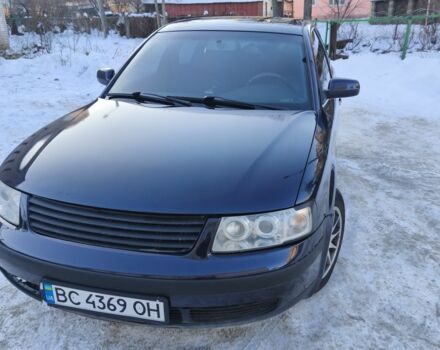 Синий Фольксваген Пассат, объемом двигателя 1.9 л и пробегом 390 тыс. км за 3800 $, фото 1 на Automoto.ua