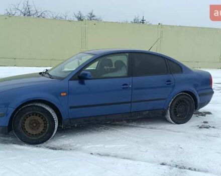 Синий Фольксваген Пассат, объемом двигателя 1.6 л и пробегом 248 тыс. км за 2700 $, фото 1 на Automoto.ua