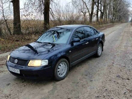 Синий Фольксваген Пассат, объемом двигателя 1.6 л и пробегом 356 тыс. км за 3500 $, фото 1 на Automoto.ua