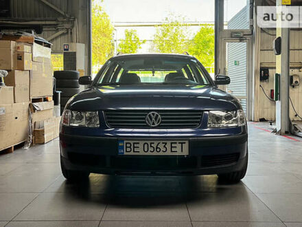 Синий Фольксваген Пассат, объемом двигателя 1.78 л и пробегом 320 тыс. км за 5500 $, фото 1 на Automoto.ua