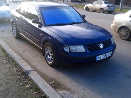 Синий Фольксваген Пассат, объемом двигателя 2.3 л и пробегом 400 тыс. км за 3000 $, фото 1 на Automoto.ua