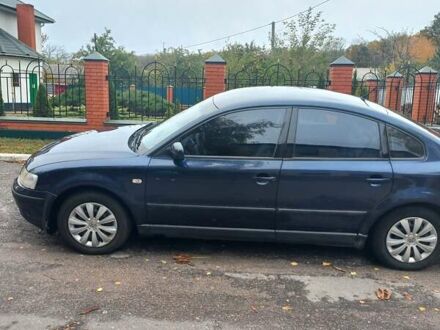 Синий Фольксваген Пассат, объемом двигателя 1.6 л и пробегом 403 тыс. км за 3800 $, фото 1 на Automoto.ua