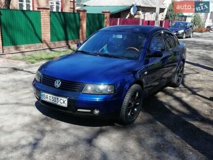 Синий Фольксваген Пассат, объемом двигателя 1.8 л и пробегом 300 тыс. км за 3800 $, фото 1 на Automoto.ua