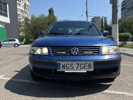 Фольксваген Пассат 1998 в Херсоне на Automoto.ua Синий Фольксваген Пассат, объемом двигателя 2 л и пробегом 400 тыс. км за 1650 $, фото 1 на Automoto.ua
