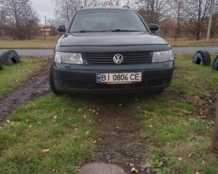 Синий Фольксваген Пассат, объемом двигателя 1.8 л и пробегом 250 тыс. км за 3600 $, фото 1 на Automoto.ua