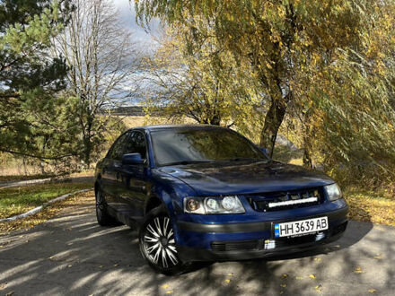 Синий Фольксваген Пассат, объемом двигателя 1.8 л и пробегом 250 тыс. км за 3500 $, фото 1 на Automoto.ua