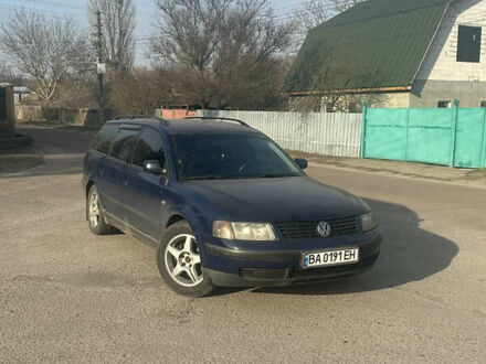 Синий Фольксваген Пассат, объемом двигателя 1.6 л и пробегом 250 тыс. км за 2100 $, фото 1 на Automoto.ua