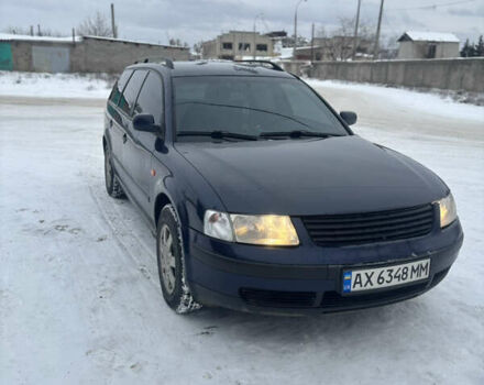 Синий Фольксваген Пассат, объемом двигателя 1.78 л и пробегом 242 тыс. км за 3950 $, фото 1 на Automoto.ua