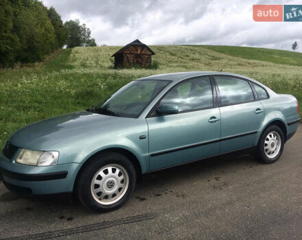 Синий Фольксваген Пассат, объемом двигателя 1.6 л и пробегом 285 тыс. км за 3750 $, фото 1 на Automoto.ua