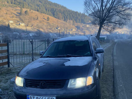 Синий Фольксваген Пассат, объемом двигателя 1.9 л и пробегом 427 тыс. км за 2800 $, фото 1 на Automoto.ua