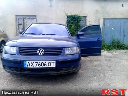 Синий Фольксваген Пассат, объемом двигателя 1.8 л и пробегом 405 тыс. км за 4500 $, фото 1 на Automoto.ua