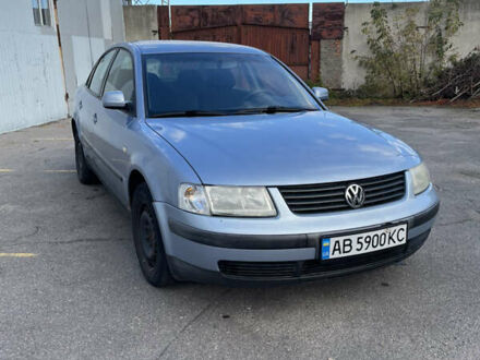 Синий Фольксваген Пассат, объемом двигателя 1.8 л и пробегом 280 тыс. км за 3400 $, фото 1 на Automoto.ua