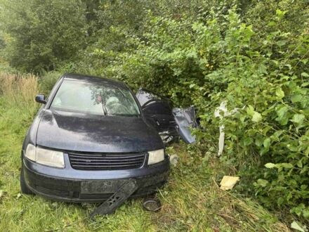 Синий Фольксваген Пассат, объемом двигателя 0 л и пробегом 300 тыс. км за 1000 $, фото 1 на Automoto.ua