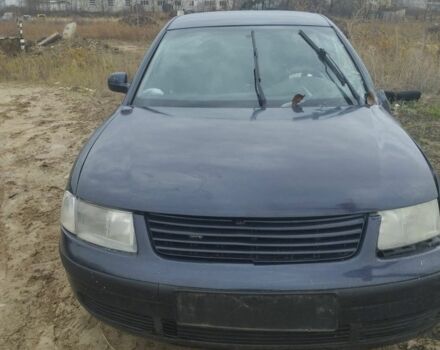 Синій Фольксваген Пассат, об'ємом двигуна 1.8 л та пробігом 239 тис. км за 1200 $, фото 1 на Automoto.ua