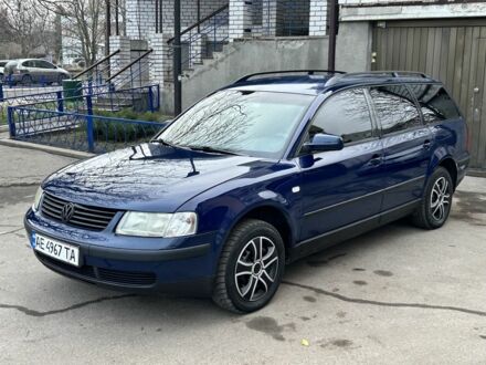 Синий Фольксваген Пассат, объемом двигателя 1.6 л и пробегом 200 тыс. км за 2550 $, фото 1 на Automoto.ua