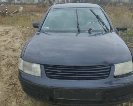 Синий Фольксваген Пассат, объемом двигателя 1.78 л и пробегом 239 тыс. км за 1200 $, фото 1 на Automoto.ua