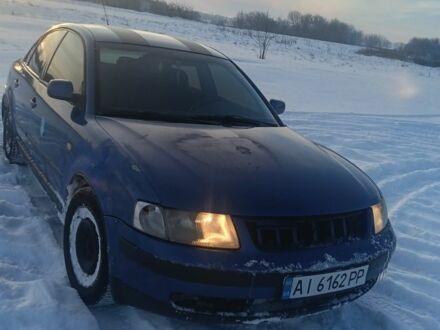 Синий Фольксваген Пассат, объемом двигателя 1.6 л и пробегом 306 тыс. км за 2300 $, фото 1 на Automoto.ua