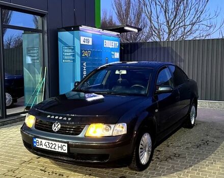 Синий Фольксваген Пассат, объемом двигателя 1.8 л и пробегом 370 тыс. км за 3900 $, фото 1 на Automoto.ua