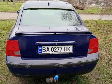 Синий Фольксваген Пассат, объемом двигателя 1.6 л и пробегом 340 тыс. км за 4000 $, фото 1 на Automoto.ua