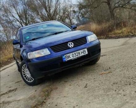 Синий Фольксваген Пассат, объемом двигателя 1.6 л и пробегом 261 тыс. км за 4150 $, фото 1 на Automoto.ua