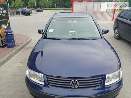 Синий Фольксваген Пассат, объемом двигателя 1.8 л и пробегом 420 тыс. км за 4800 $, фото 1 на Automoto.ua