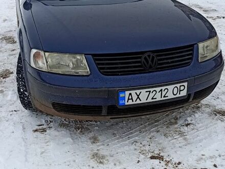 Синий Фольксваген Пассат, объемом двигателя 1.9 л и пробегом 443 тыс. км за 3400 $, фото 1 на Automoto.ua