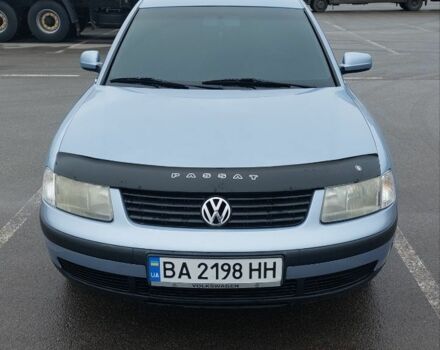 Синий Фольксваген Пассат, объемом двигателя 1.6 л и пробегом 245 тыс. км за 3800 $, фото 1 на Automoto.ua