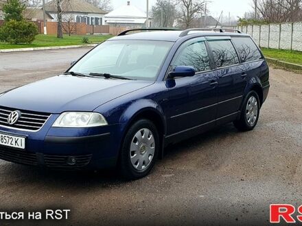 Синий Фольксваген Пассат, объемом двигателя 1.6 л и пробегом 302 тыс. км за 4999 $, фото 1 на Automoto.ua