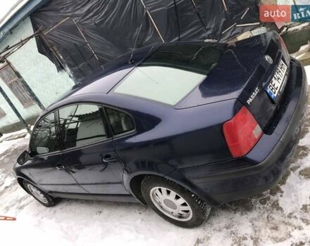 Синий Фольксваген Пассат, объемом двигателя 1.6 л и пробегом 267 тыс. км за 3650 $, фото 1 на Automoto.ua