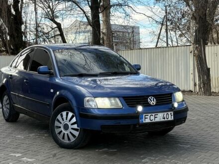 Синий Фольксваген Пассат, объемом двигателя 1.9 л и пробегом 300 тыс. км за 1850 $, фото 1 на Automoto.ua