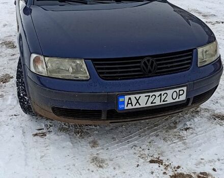 Синий Фольксваген Пассат, объемом двигателя 1.9 л и пробегом 443 тыс. км за 3400 $, фото 1 на Automoto.ua