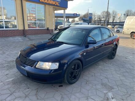 Синий Фольксваген Пассат, объемом двигателя 1.9 л и пробегом 350 тыс. км за 1650 $, фото 1 на Automoto.ua