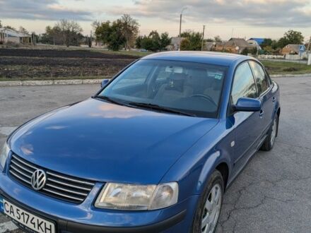 Синий Фольксваген Пассат, объемом двигателя 1.8 л и пробегом 269 тыс. км за 4200 $, фото 1 на Automoto.ua