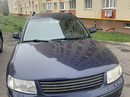 Синий Фольксваген Пассат, объемом двигателя 1.8 л и пробегом 300 тыс. км за 4200 $, фото 1 на Automoto.ua