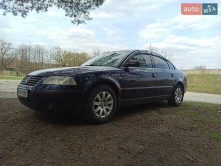 Синий Фольксваген Пассат, объемом двигателя 1.8 л и пробегом 242 тыс. км за 4500 $, фото 1 на Automoto.ua