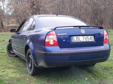 Синий Фольксваген Пассат, объемом двигателя 1.9 л и пробегом 400 тыс. км за 2000 $, фото 1 на Automoto.ua