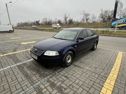 Синий Фольксваген Пассат, объемом двигателя 1.6 л и пробегом 350 тыс. км за 2200 $, фото 1 на Automoto.ua