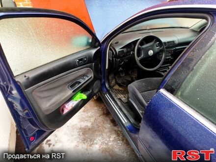 Синий Фольксваген Пассат, объемом двигателя 2 л и пробегом 320 тыс. км за 3800 $, фото 1 на Automoto.ua