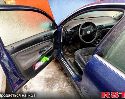 Синий Фольксваген Пассат, объемом двигателя 2 л и пробегом 320 тыс. км за 3800 $, фото 1 на Automoto.ua