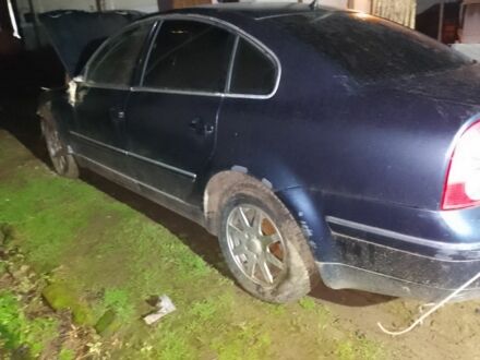 Синий Фольксваген Пассат, объемом двигателя 2 л и пробегом 322 тыс. км за 900 $, фото 1 на Automoto.ua