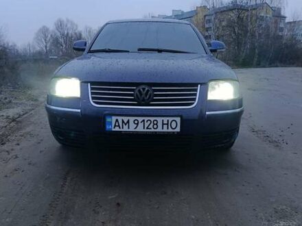 Синий Фольксваген Пассат, объемом двигателя 2.39 л и пробегом 305 тыс. км за 4550 $, фото 1 на Automoto.ua