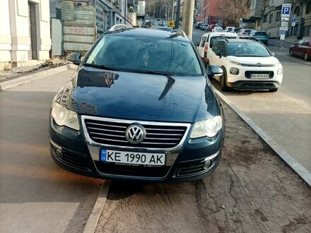Фольксваген Пассат 2005 в Днепре (Днепропетровске) на Automoto.ua Синий Фольксваген Пассат, объемом двигателя 2 л и пробегом 255 тыс. км за 5200 $, фото 1 на Automoto.ua