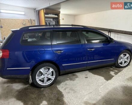 Синий Фольксваген Пассат, объемом двигателя 1.6 л и пробегом 285 тыс. км за 5550 $, фото 1 на Automoto.ua