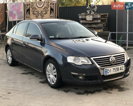 Фольксваген Пассат 2005 в Каменце-Подольском на Automoto.ua Синий Фольксваген Пассат, объемом двигателя 2 л и пробегом 280 тыс. км за 4100 $, фото 1 на Automoto.ua